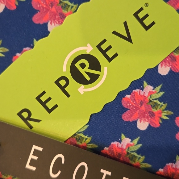 New Repreve Ecotec UPF 50+ Blue Floral Print Collared Quarter Zip Top - Picture 5 of 10